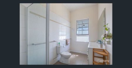 Spacious 3-Bedroom Flat in the Heart of Red Hill - Photo 5