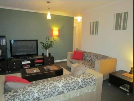 City Apartment - Photo 3