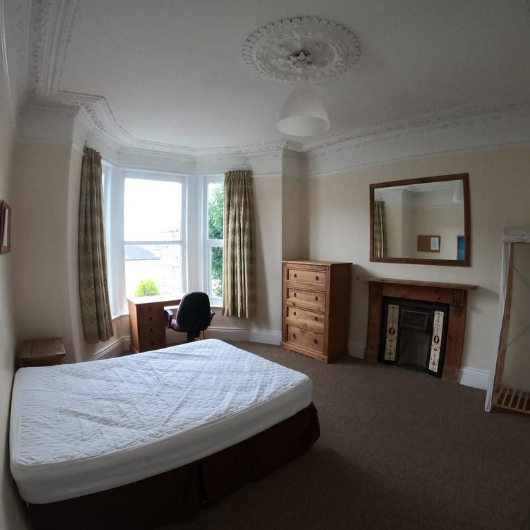 6 bedroom terraced house to rent - Photo 1