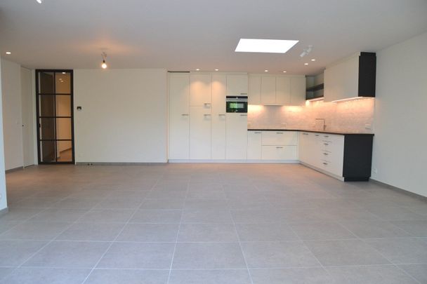 Exclusief gelijkvloers appartement met garage in centrum Rekkem! - Foto 1