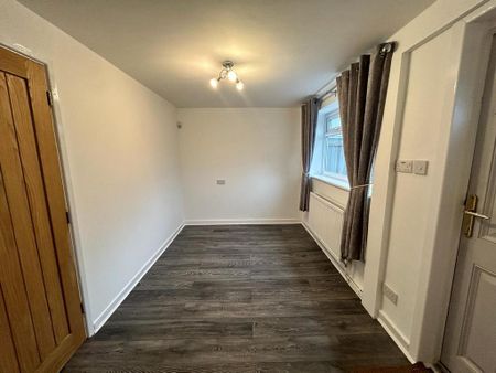 2 bedroom end of terrace house to rent - Photo 4