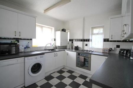 2 bedroom maisonette to rent - Photo 5