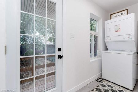 For Lease - 8 Whitfield Avenue, Hamilton, Ontario - Photo 3