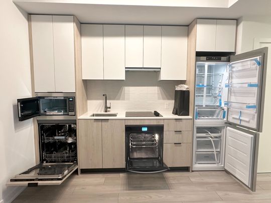 For Lease - 1007 The Queensway N/A Unit# 823, Toronto, Ontario - Photo 1