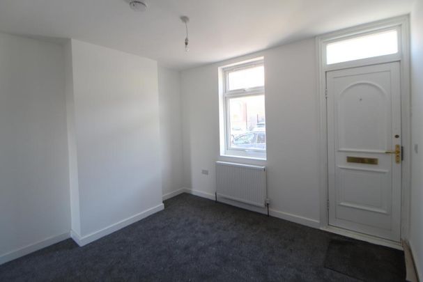 3 bedroom end of terrace house to rent - Photo 1
