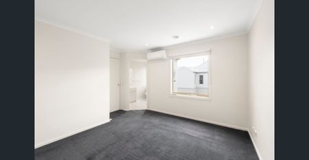 Modern Townhouse in Prime Northcote Location - Photo 2