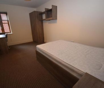 6 bedroom flat to rent - Photo 3