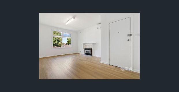 Charming Weatherboard with Bungalow – Lawn Mowing Included - Photo 1