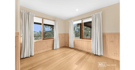 "Storybook" cottage with views and lovely surrounds - Photo 2