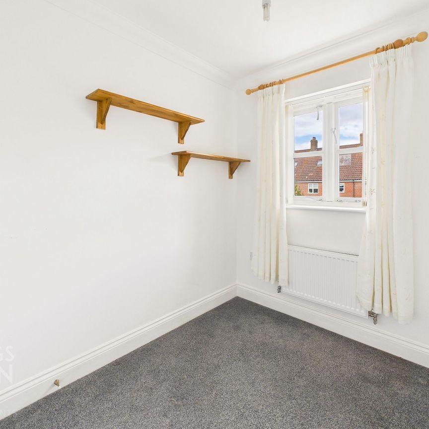 Bromedale Avenue, Mulbarton, Norwich - Photo 1