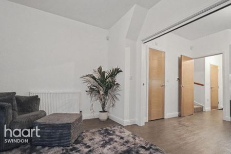 3 bedroom semi-detached house to rent - Photo 2