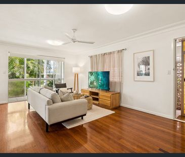 Relaxed Coastal Living with Space & Convenience in Clontarf - Photo 1