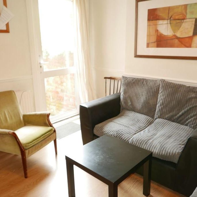 1 bedroom in a house share to rent - Photo 1