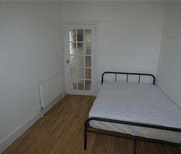 2 bedroom ground floor flat to rent - Photo 3