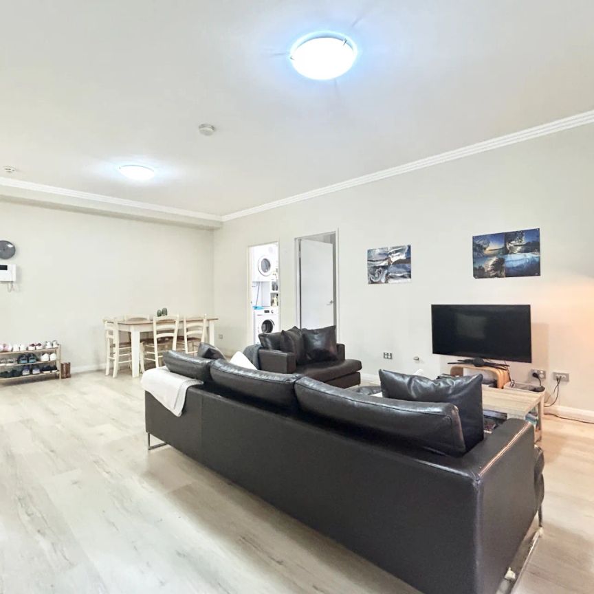 Executive lifestyle apartment in convenient location - Photo 1