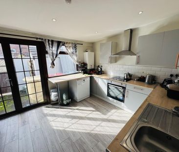2 bedroom terraced house to rent - Photo 1