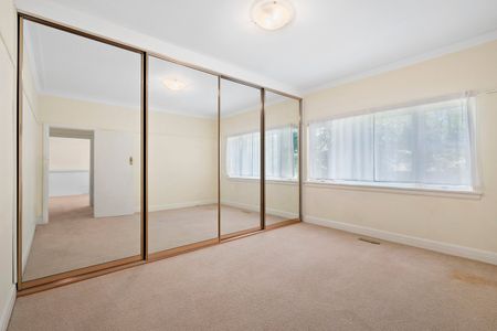 51 Spruzen Avenue, Kew East VIC 3102 - Photo 2