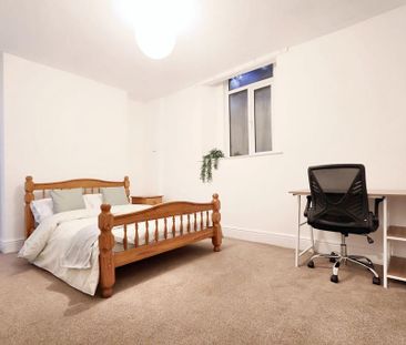 5 bedroom terraced house to rent - Photo 2