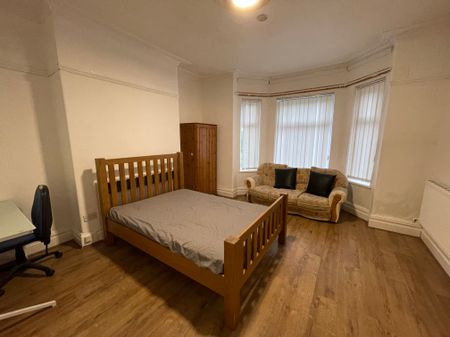 4 bedroom house to rent Harley Avenue, M14 - Photo 5