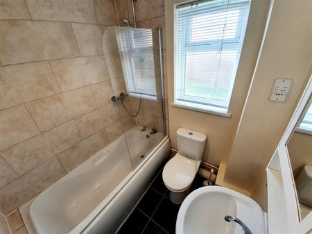 1 Bedroom Flat to Rent in Oliver Close, Rushden, Northants, NN10 - Photo 2