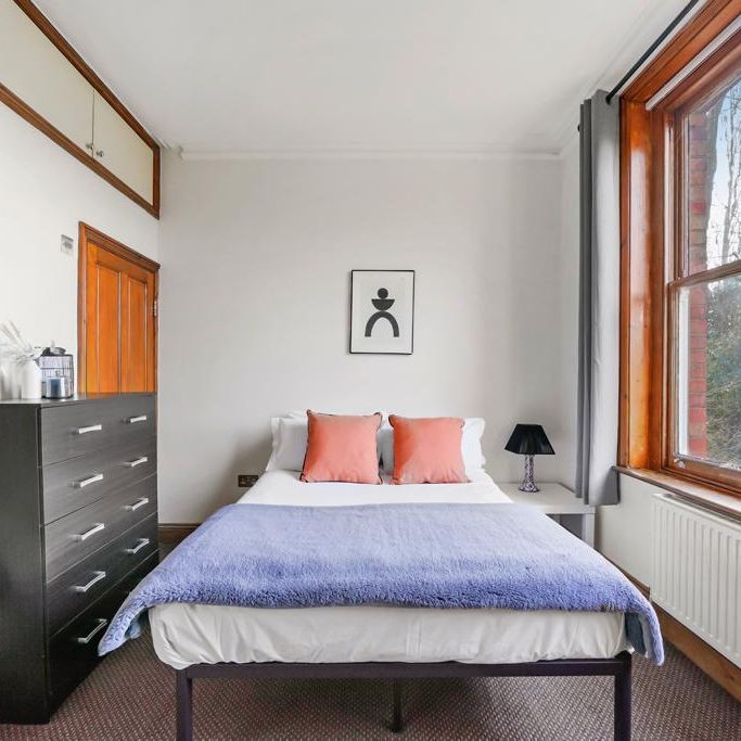 1 bedroom in a house share to rent - Photo 1