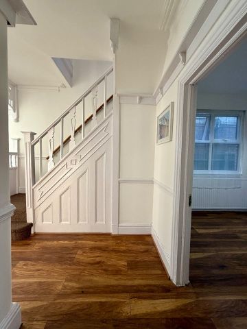 4 Bed Semi-Detached House, Woodstock Avenue, NW11 - Photo 4