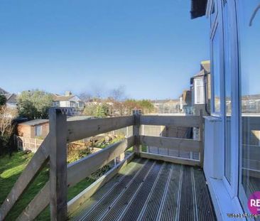 2 bedroom property to rent in Leigh On Sea - Photo 5