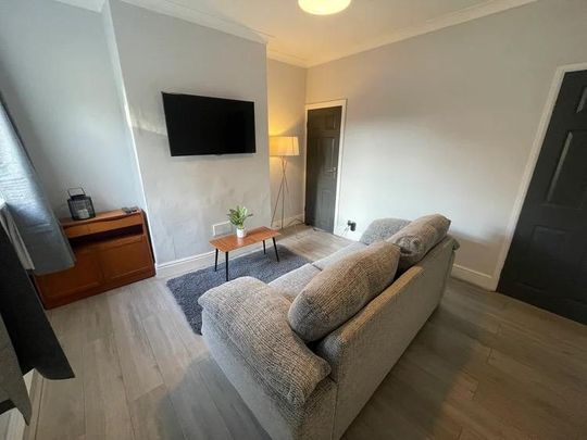 2 bedroom end of terrace house to rent - Photo 1