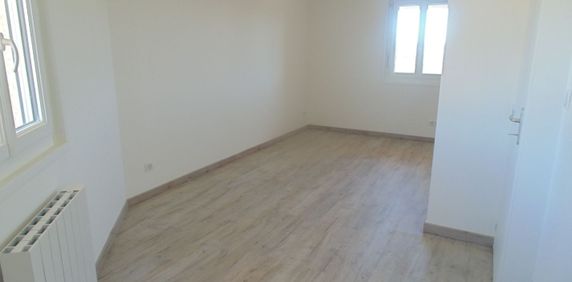 Location Appartement 3 pièces 92m² ST PAUL DE VARAX 01240 - Photo 2