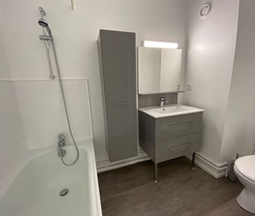 Location Appartement 2 pièces 50m² LA ROCHELLE 17000 - Photo 4