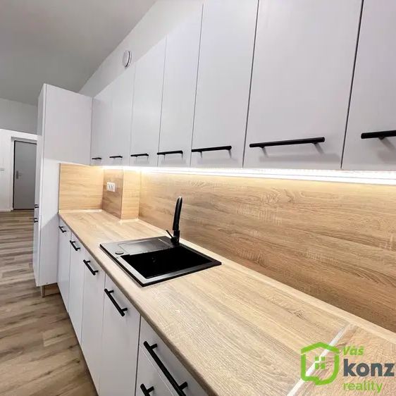 Pronájem bytu 2+kk v Ostravě Mariánských Horách: Váš nový domov v zeleném srdci města - Photo 1