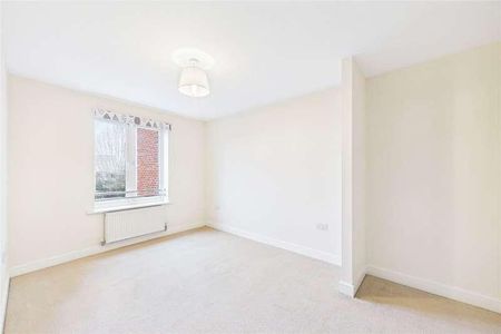 Blenheim Court, Kingsquarter, Maidenhead, Berkshire, SL6 - Photo 2