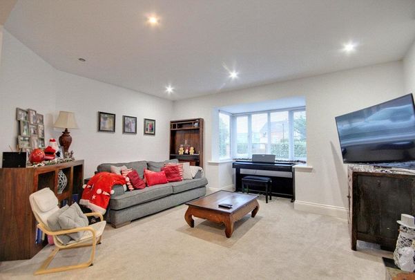 5 bedroom house to rent - Photo 1