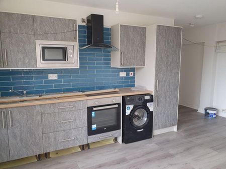 2 bedroom flat to rent - Photo 4