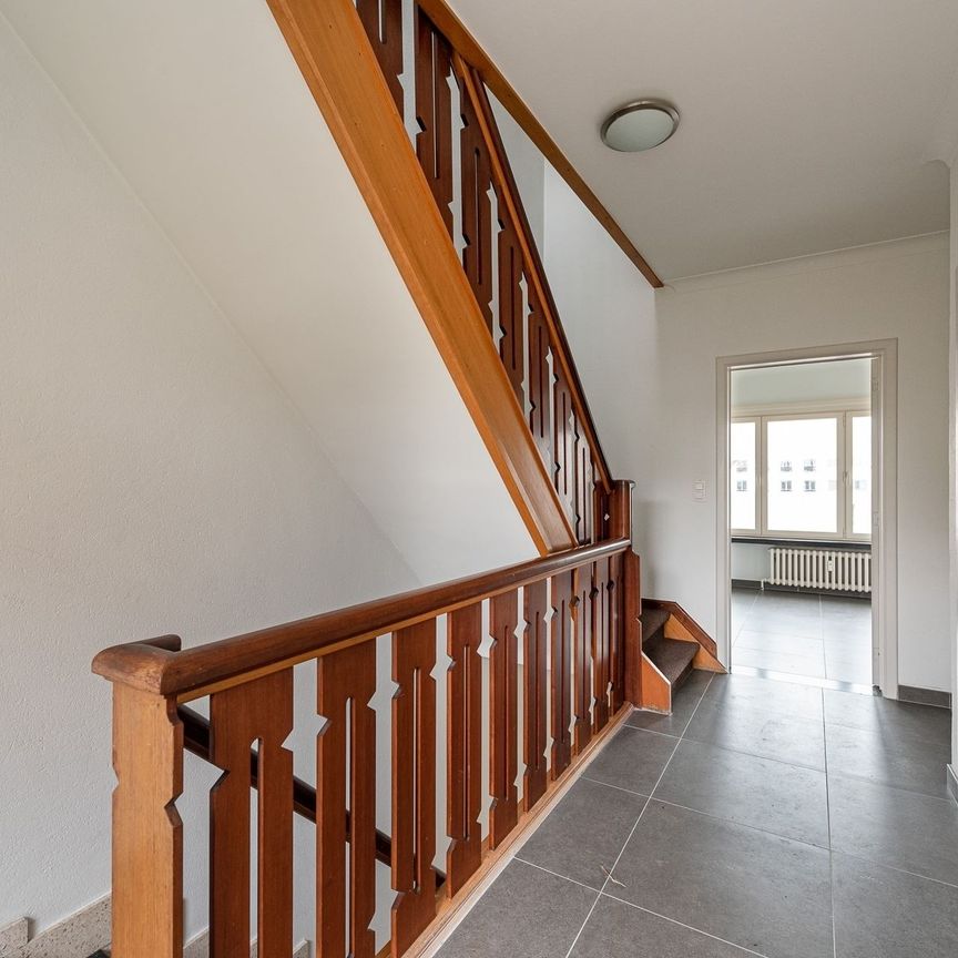 GERENOVEERD DUPLEX APPARTEMENT MET 3 SLPKS OP GUNSTIGE LOCATIE - Photo 1