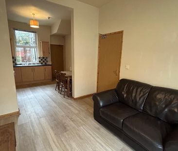 All Bedrooms Upstairs, 5 Westminster Street, Botanic Area ~ Behind ... - Photo 1