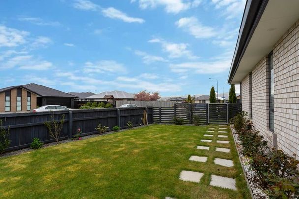 Executive 3 Bedroom Family Home in Wigram! - Photo 1