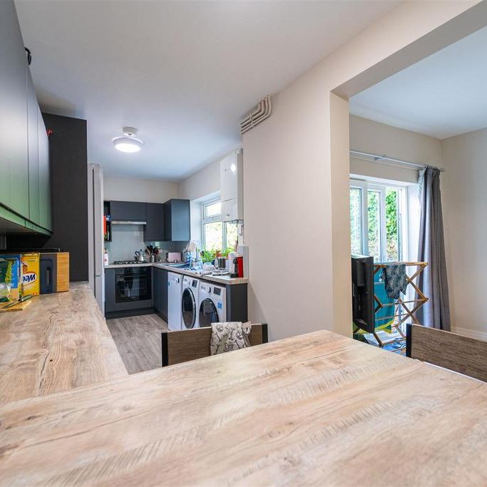 6 bedroom house to rent - Photo 1