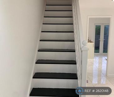 3 bedroom semi-detached house to rent - Photo 6