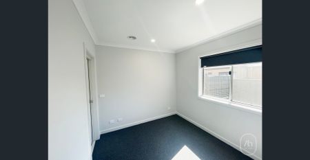 Modern Brand New 3 Bed 2 Bath Family Home in Vibrant Truganina - Photo 4