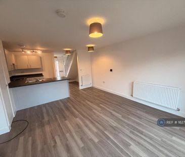 2 bedroom semi-detached house to rent - Photo 2