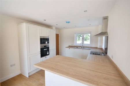 3 bedroom detached house to rent - Photo 4