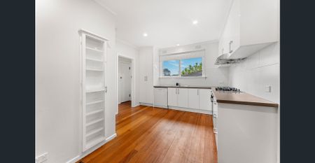 Immaculate Home in Central Locale! - Photo 3