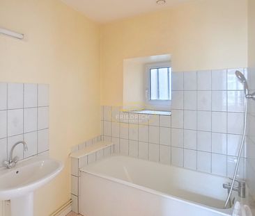 Location Appartement 2 pièces 45m² LIGNY EN BARROIS 55500 - Photo 2