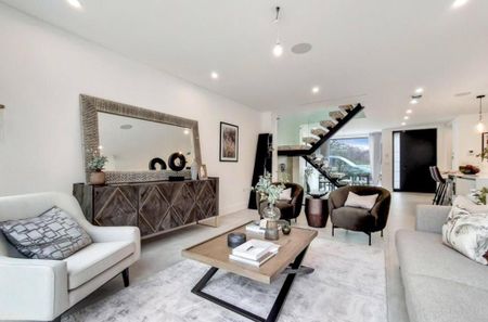 4 bedroom semi-detached house to rent - Photo 3