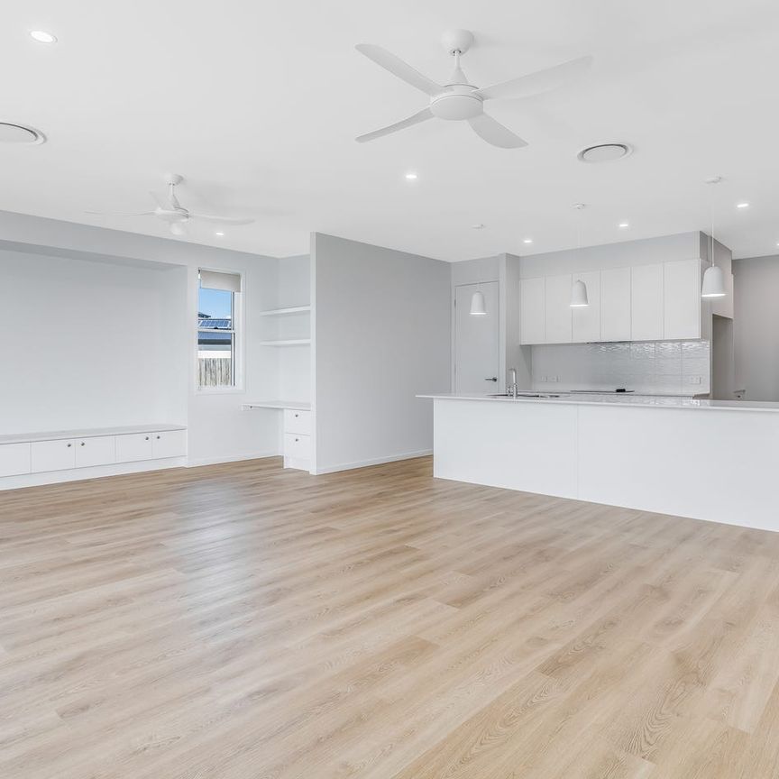 Large Family Home - Photo 1