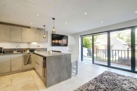 Victoria Road, Eton Wick, SL4 - Photo 2