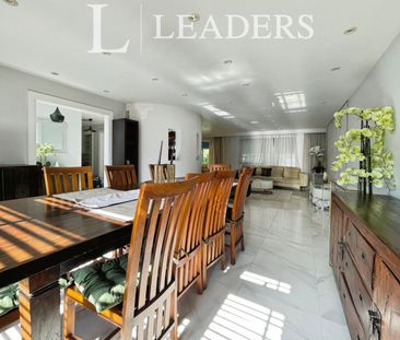 4 bedroom detached to rent Powers Hall End, Witham - Photo 1