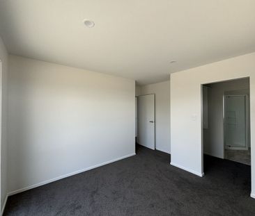 3 Earl Way - One Week of Free Rent! - Photo 2