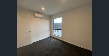 Stylish 3-Bedroom Home in Quiet Yarraville Estate - Photo 4